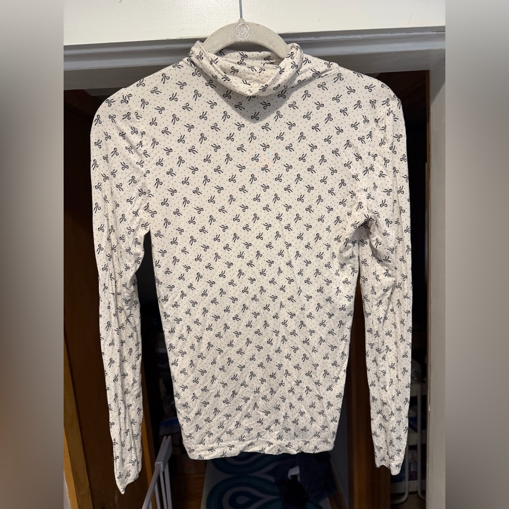Gorgeous euc lightweight Loft turtleneck long sleeve - Picture 4 of 5